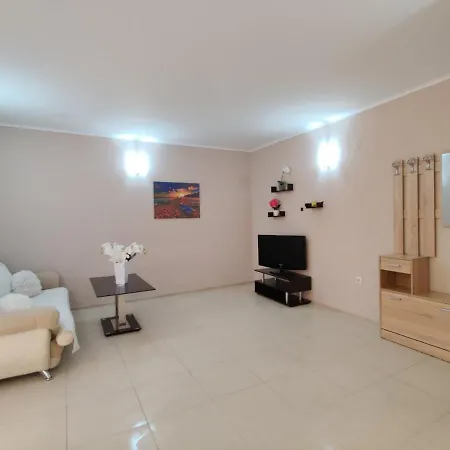 Апартамент Съмър / Summer Apartment Apartament *
