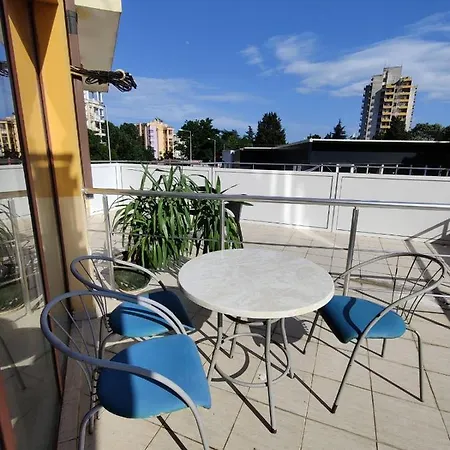 Апартамент Съмър / Summer Apartment Apartament *
